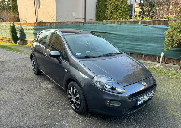 samochody osobowe Fiat Punto cena 22900 przebieg: 121000, rok produkcji 2013 z Ząbki